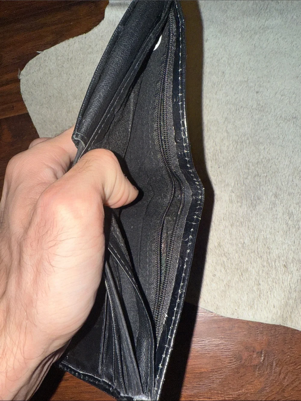 Men's Black Genuine Leather Ostrich Embossed Bifold Wallet